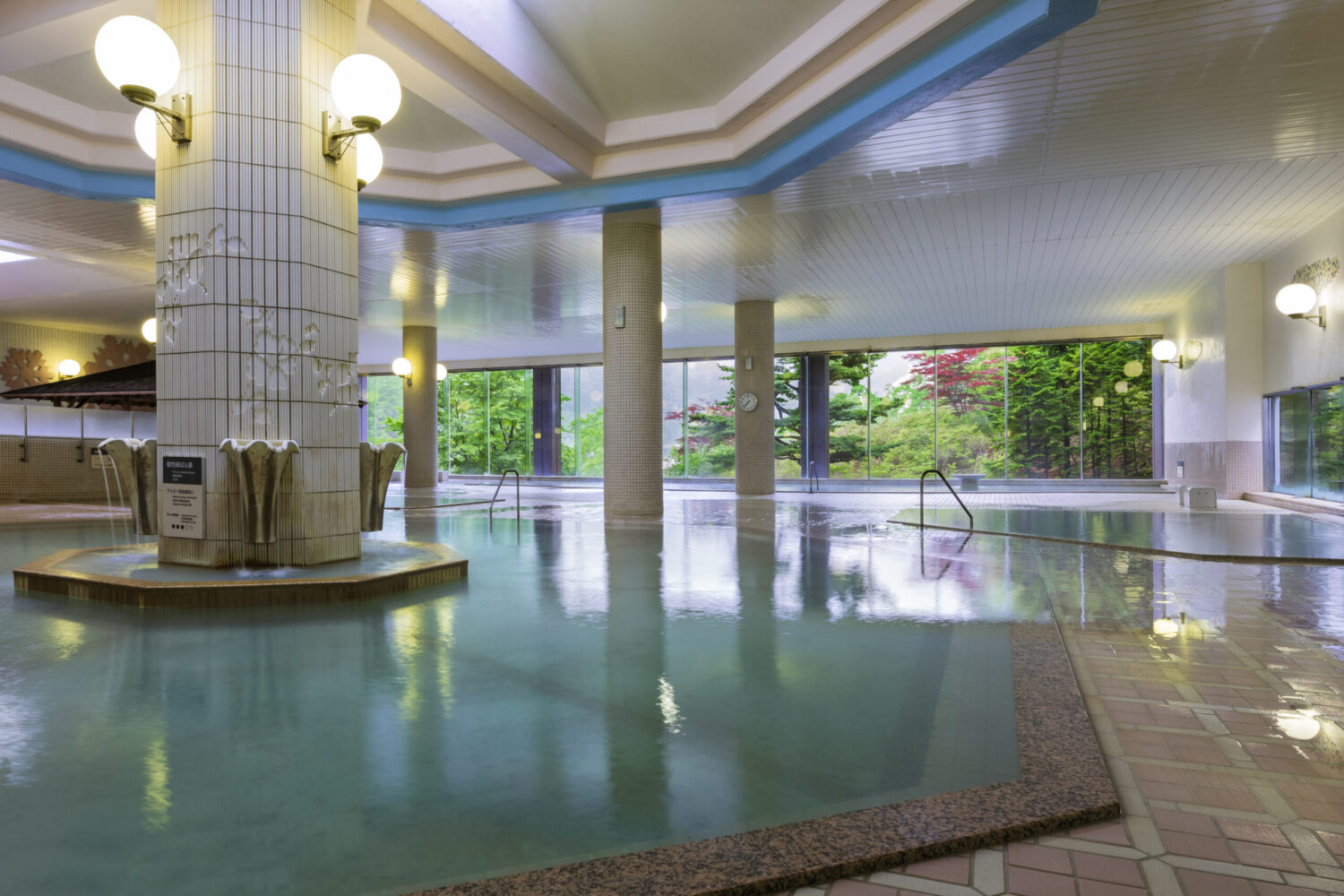 女性大浴場 内湯 酸性緑ばん泉